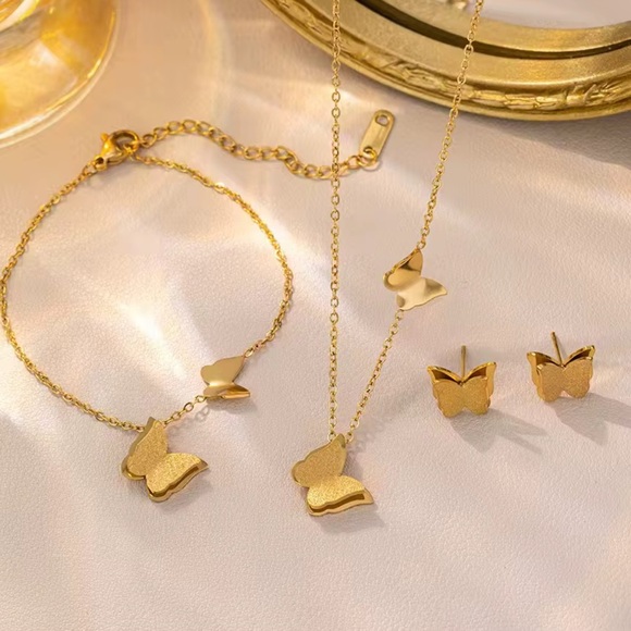 Chic Gold Butterfly Chain Bracelet - Picture 6 of 7